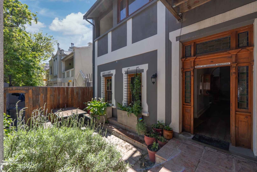 7 Bedroom Property for Sale in Oranjezicht Western Cape